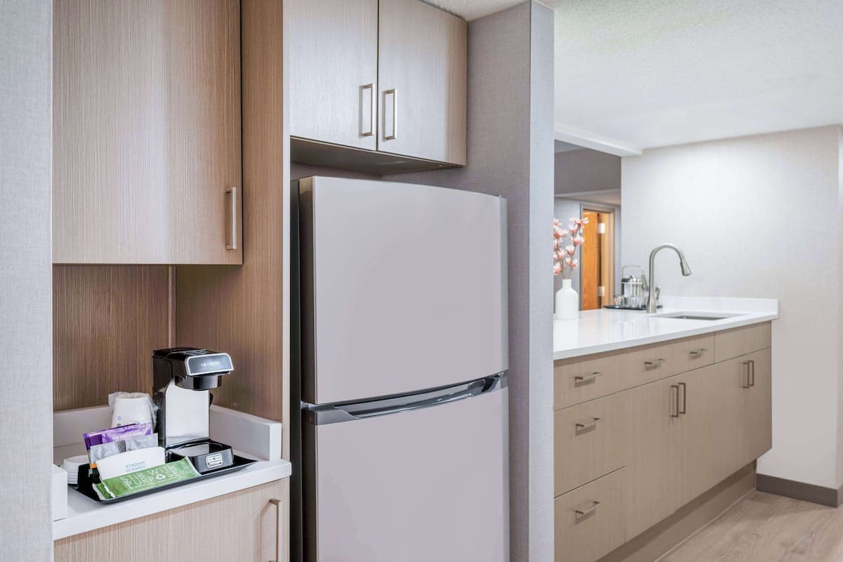 hypo-allergenic bedding, in-room safe, desk, iron/ironing board