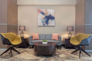 Lobby - Wyndham Indianapolis Airport (Indianapolis)