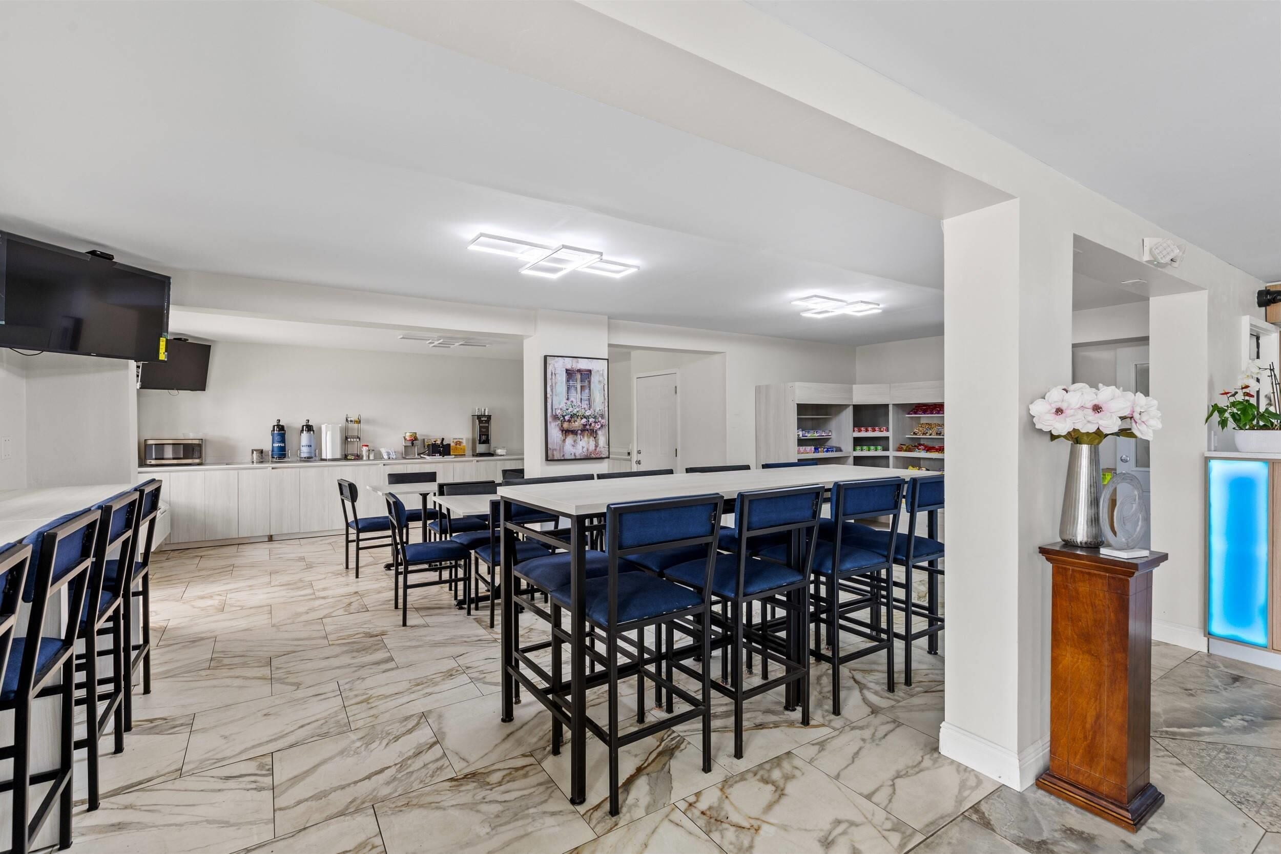 Free daily continental breakfast 