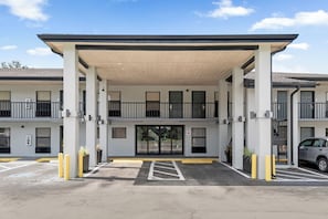 Exterior - Clarion Pointe Alachua - Gainesville Area (Alachua)