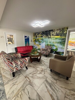 Lobby lounge