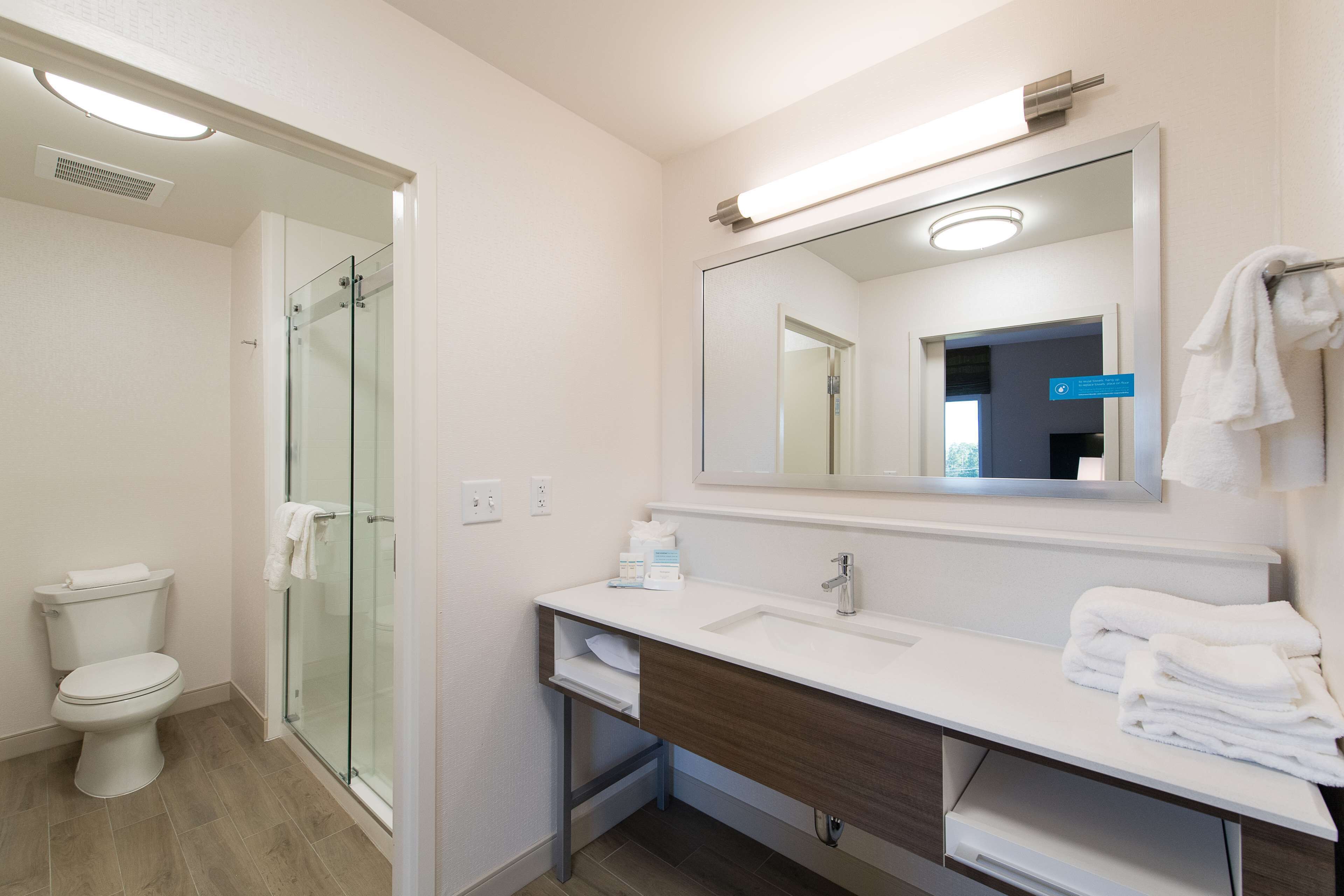 studio, 1 king bed, non smoking, refrigerator & microwave (w/ wetbar) | premium bedding, in-room safe, soundproofing, free wifi