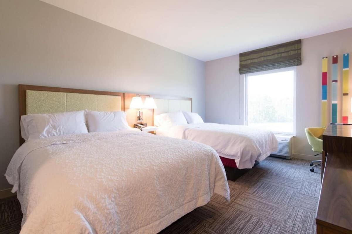 Premium bedding, in-room safe, soundproofing, free cribs/infant beds