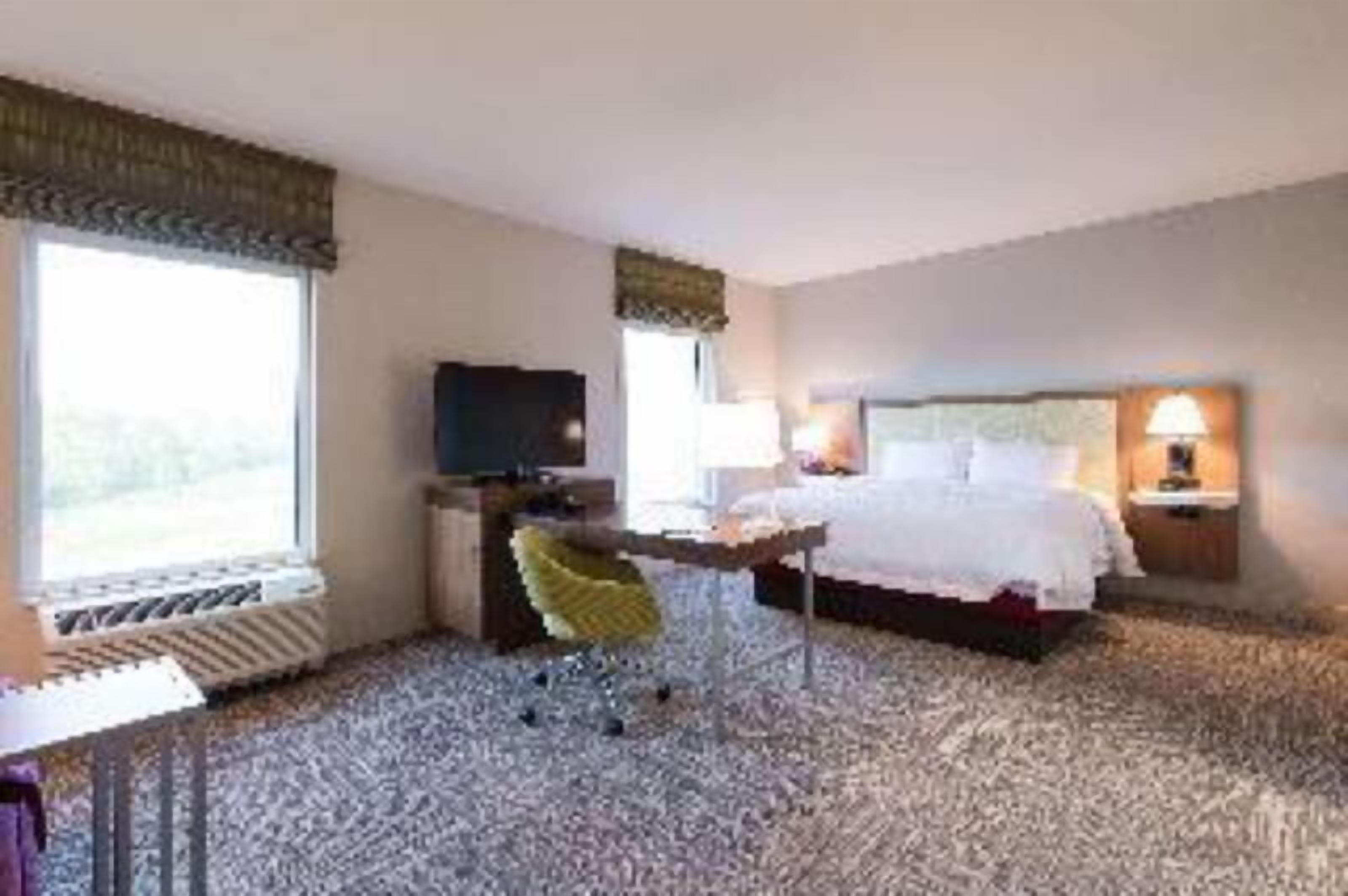 Premium bedding, in-room safe, soundproofing, free cribs/infant beds