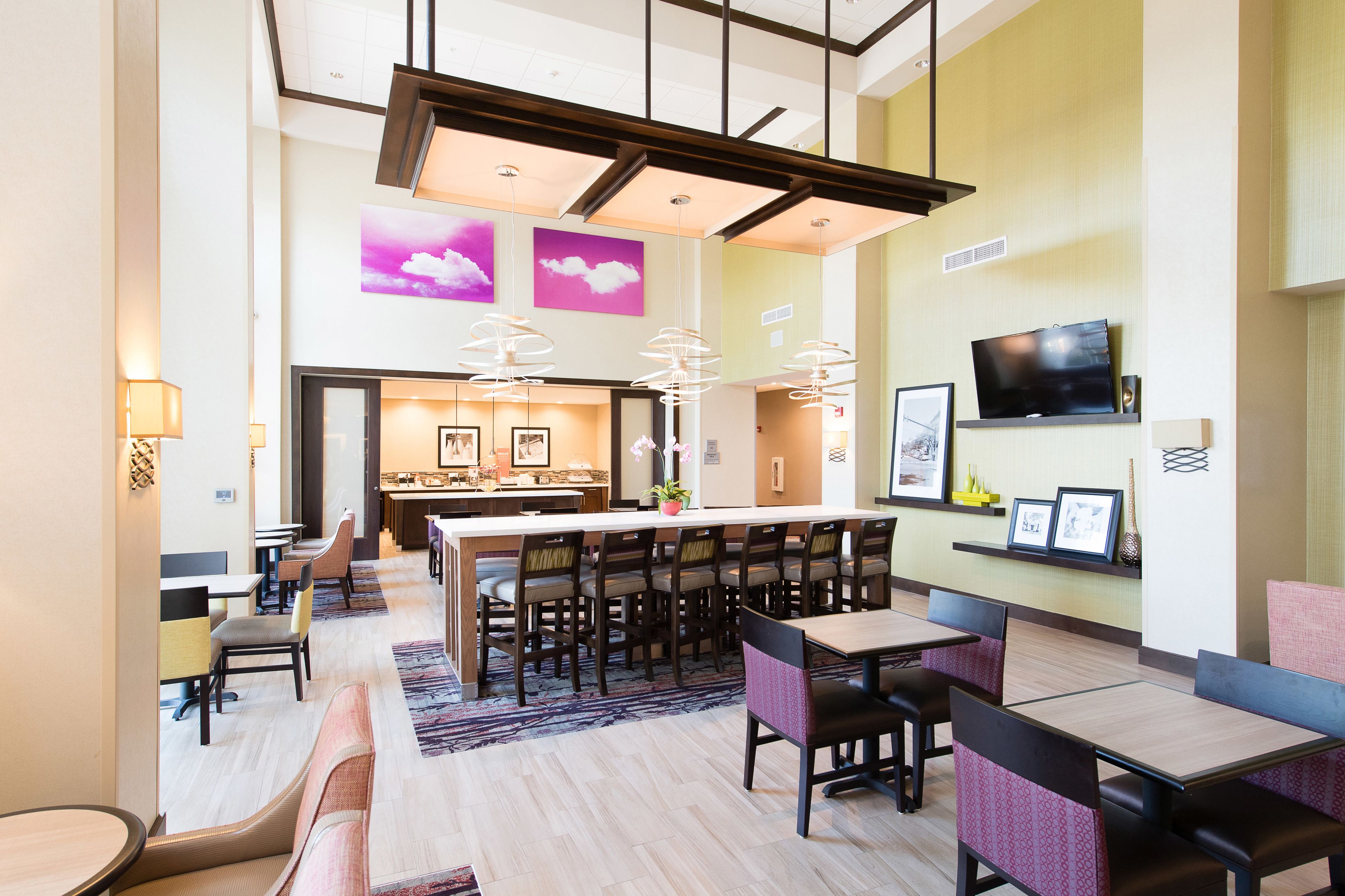 Sudah termasuk sarapan prasmanan setiap hari