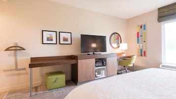 أغطية فراش متميزة وخزنة داخل الغرفة وتجهيزات عازلة للصوت وواي فاي مجانًا