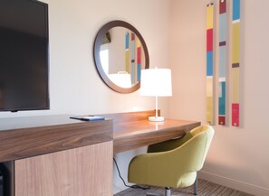 프리미엄 채널 시청이 가능한 42인치 LCD TV, TV, 유료 영화