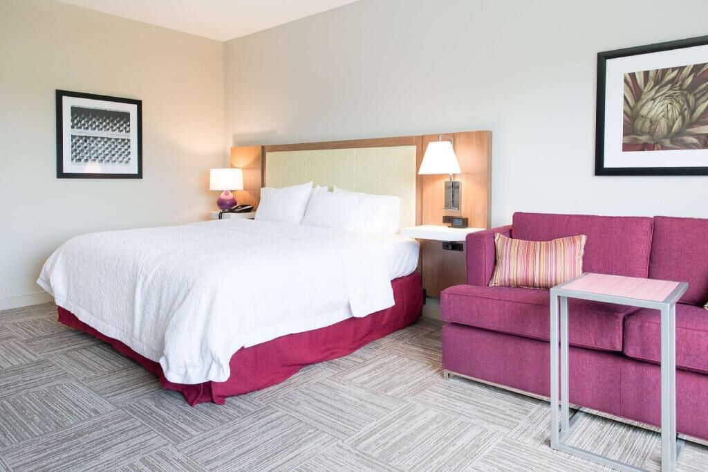 Premium bedding, in-room safe, soundproofing, free cribs/infant beds