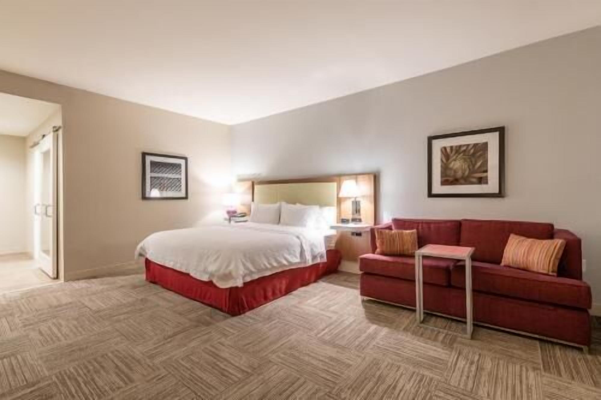 Premium bedding, in-room safe, soundproofing, free cribs/infant beds