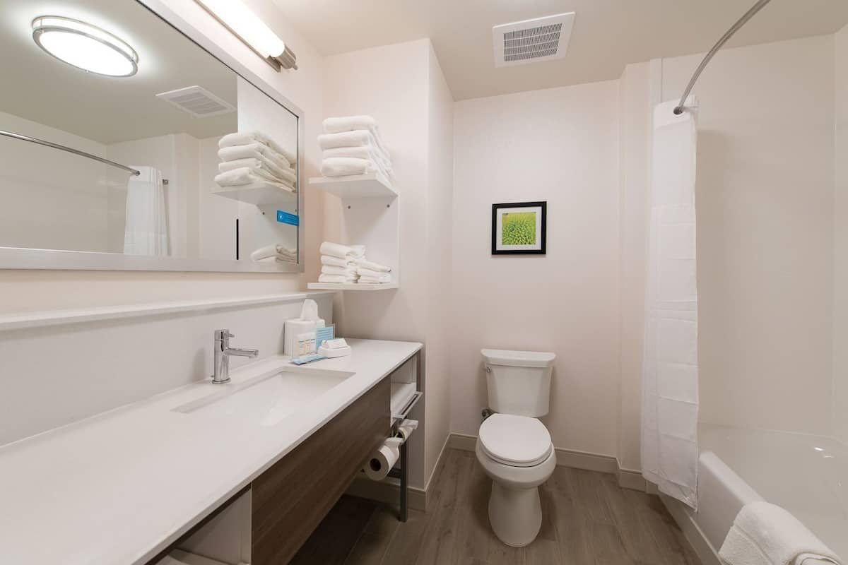 Bathroom | Eco-friendly toiletries, towels