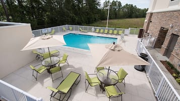 Outdoor pool, sun loungers