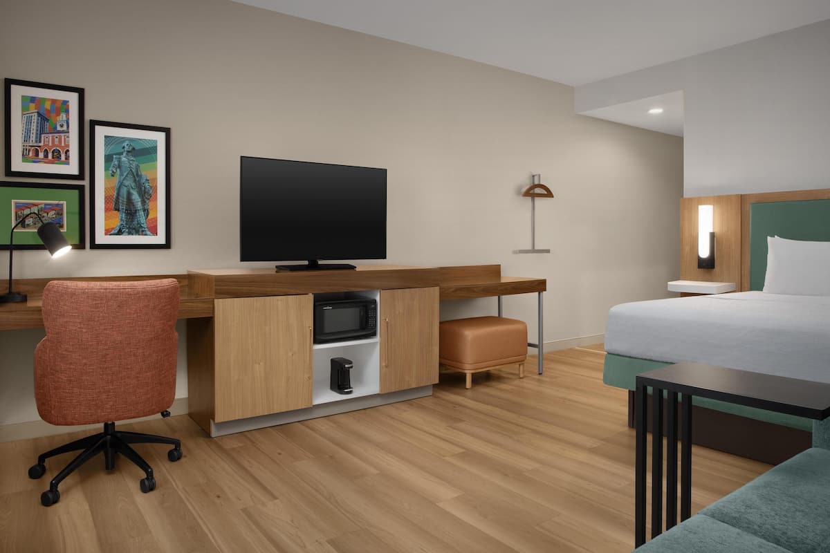 Premium bedding, in-room safe, soundproofing, cribs (free)