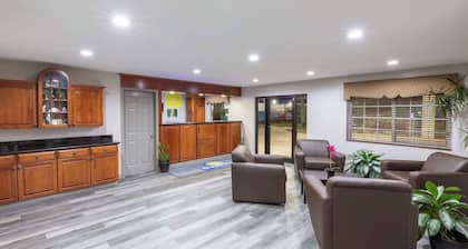 Days Inn by Wyndham Baytown Garth Road I10 East