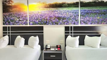 Pillowtop-Betten, Schreibtisch, Verdunkelungsvorhänge