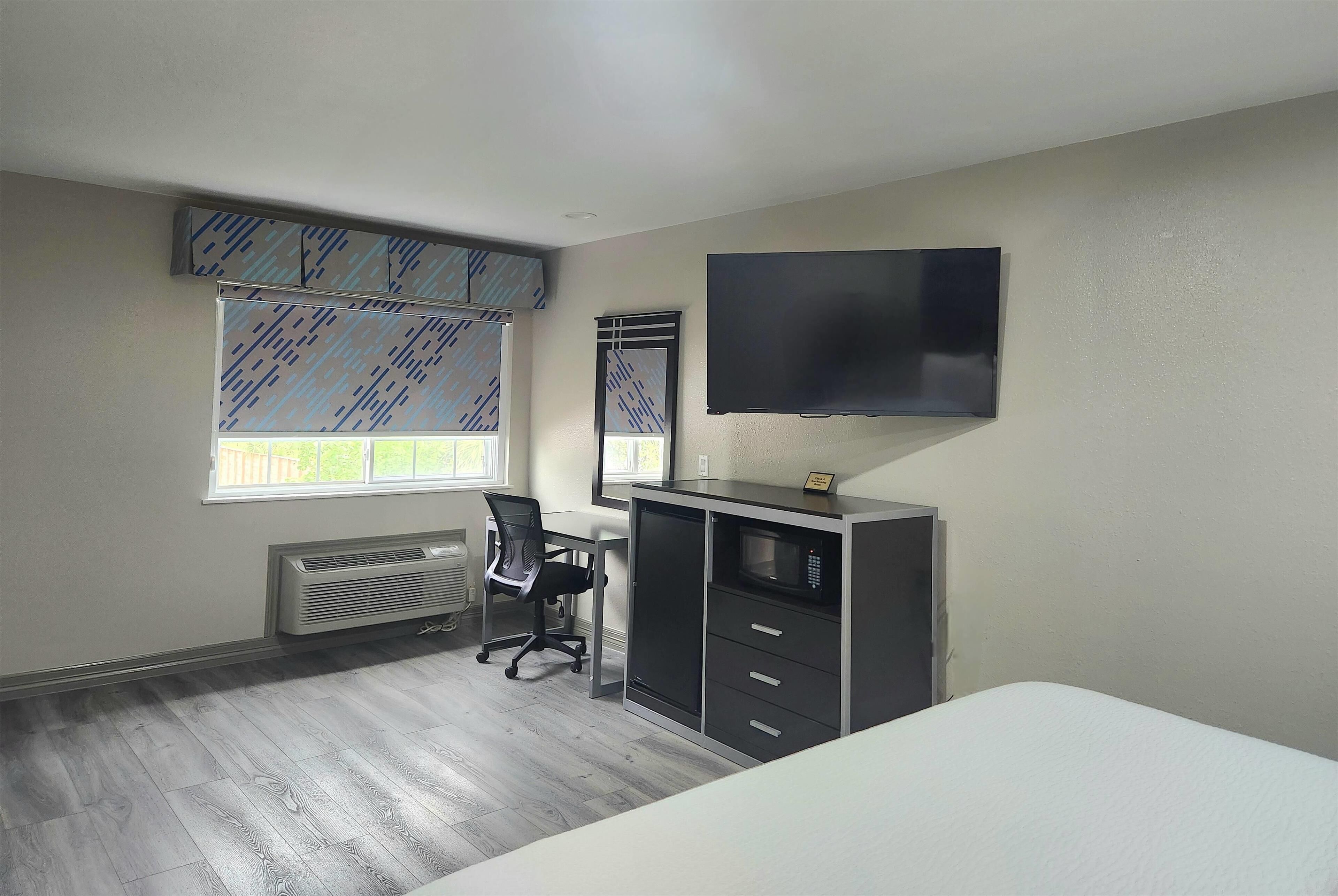 Suite, 1 King Bed, Non Smoking (One-Bedroom)