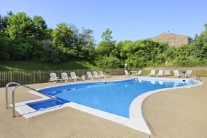 Piscine extérieure (ouverte en saison)