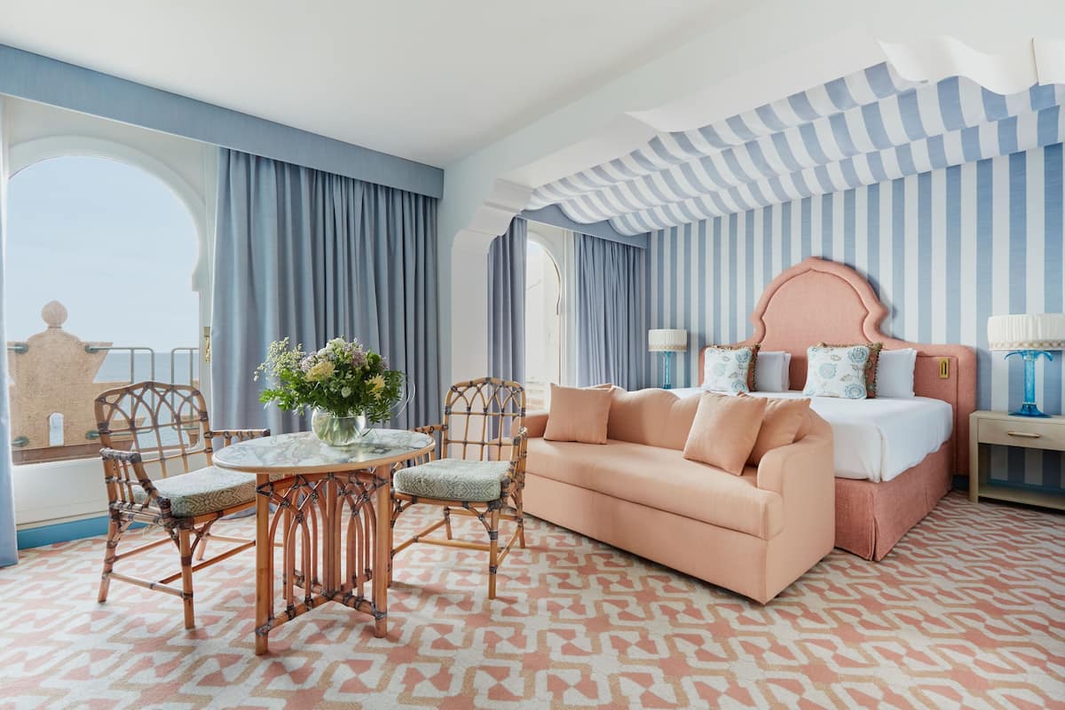 Quarto premium, vista para o mar | Roupas de cama premium, edredons de pluma, frigobar, cofres nos quartos