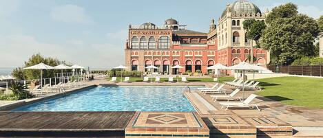 Seasonal outdoor pool, pool umbrellas, sun loungers