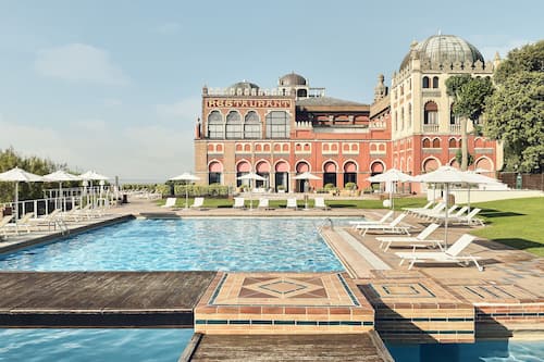 Seasonal outdoor pool, pool umbrellas, sun loungers