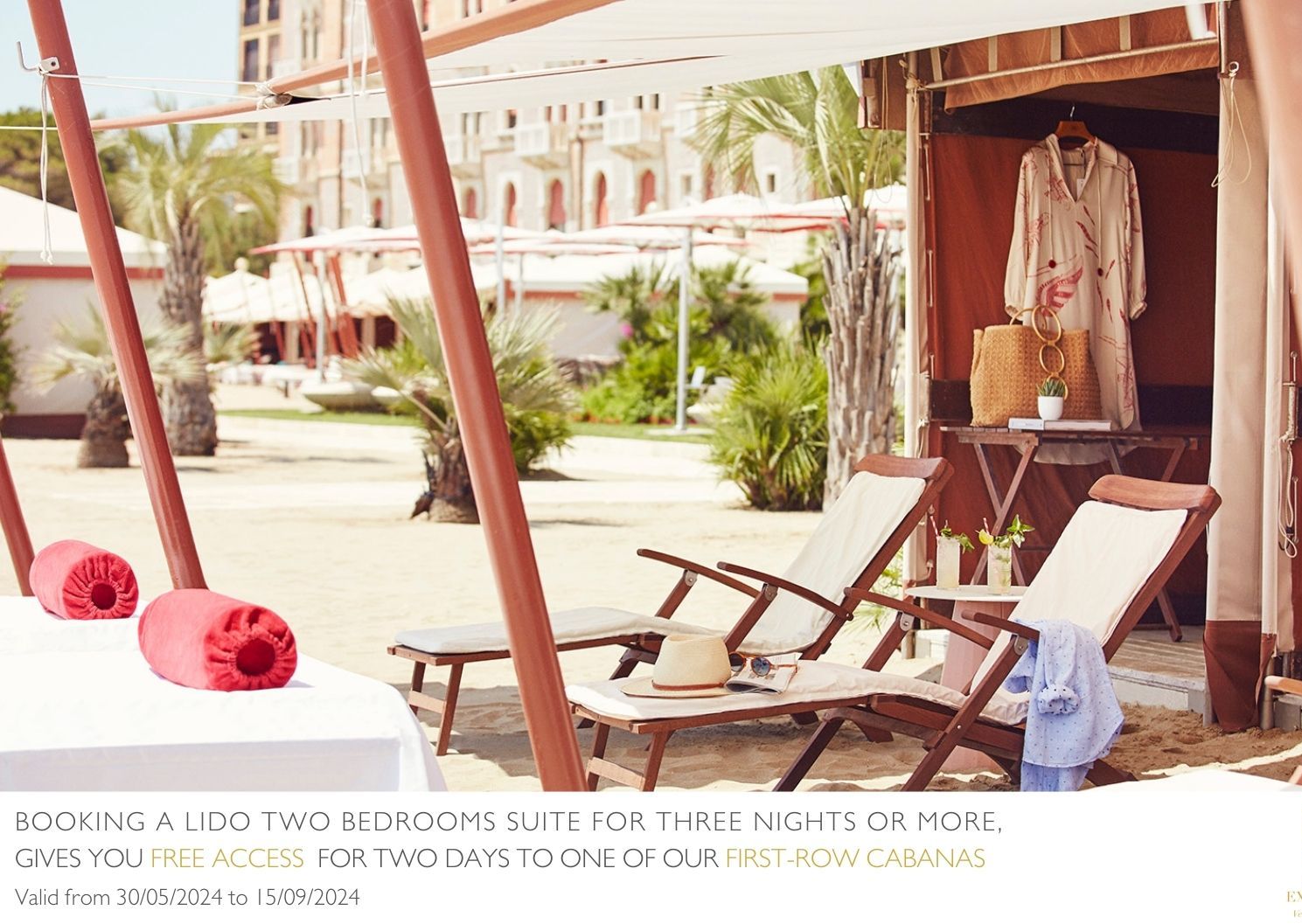 Suite a Lido con due camere da letto, vista sulla spiaggia, area salotto esterna e piscina.