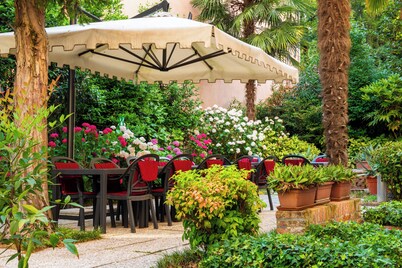 Amadeus Hotel