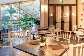 Free daily buffet breakfast - Amadeus Hotel (Venice)