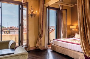 Suíte júnior | Frigobar, cofres nos quartos, escrivaninha, Wi-Fi de cortesia