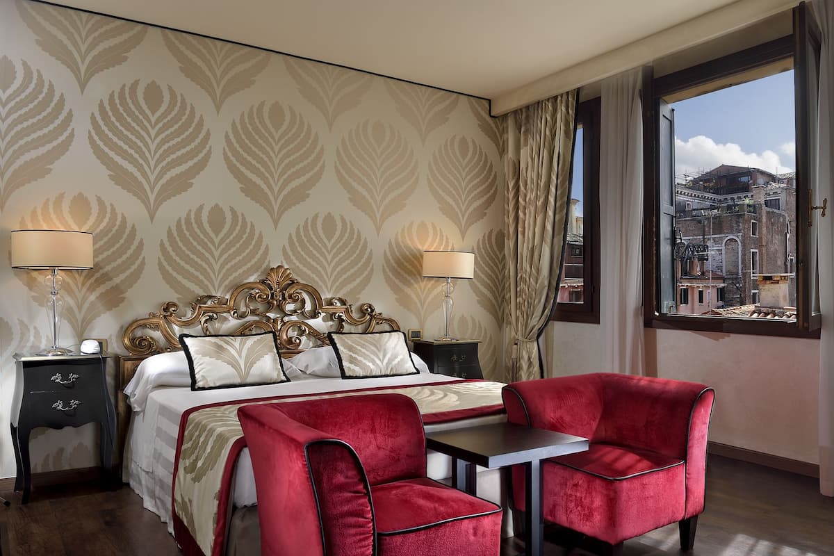 1 bedroom, minibar, in-room safe, desk