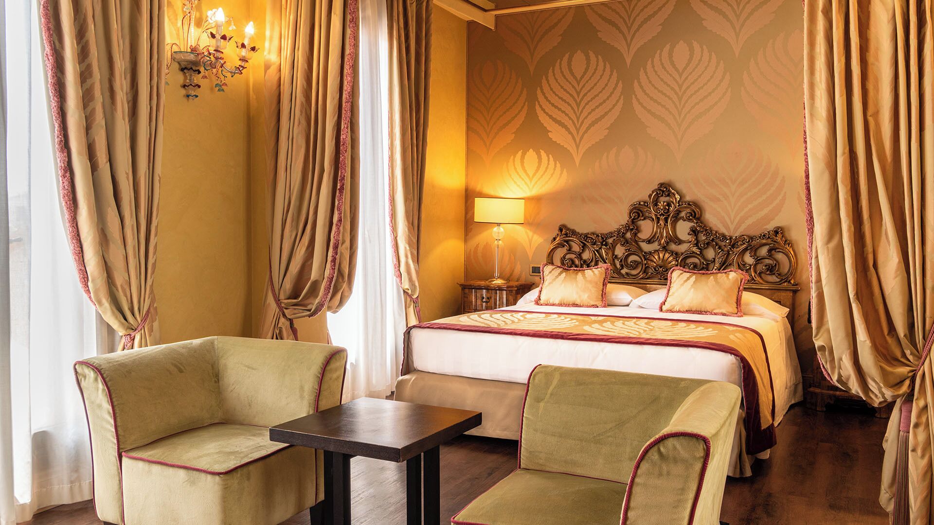 Junior Suite | Minibar, in-room safe, desk, free WiFi