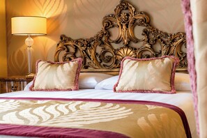 ميني بار وخزنة داخل الغرفة ومكتب وأسرّة أطفال/رضّع (مجانًا)