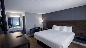 Habitación estándar, 1 cama de matrimonio grande | Colchones con acolchado adicional, escritorio, cortinas opacas