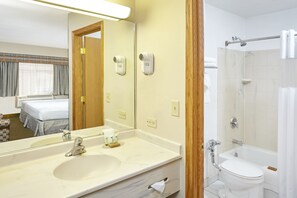 Combined shower/bathtub, eco-friendly toiletries, hair dryer, towels