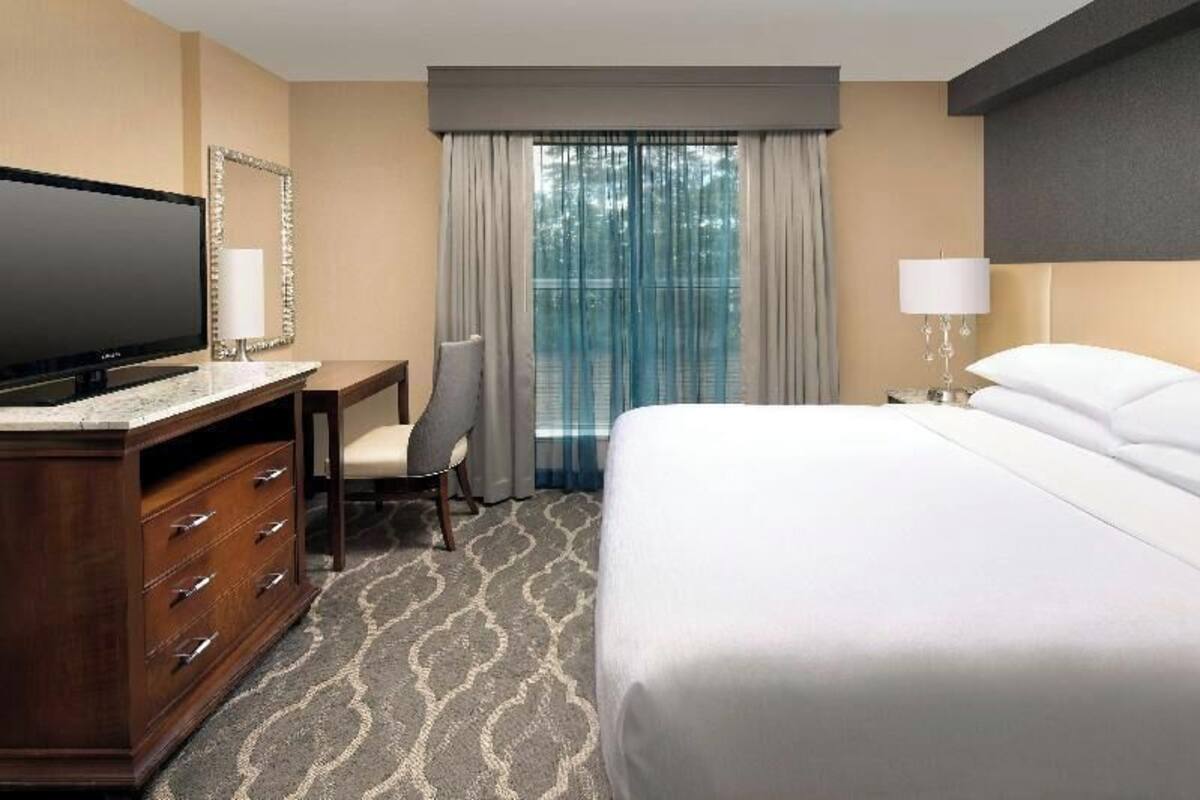 Premium bedding, in-room safe, individually furnished, desk