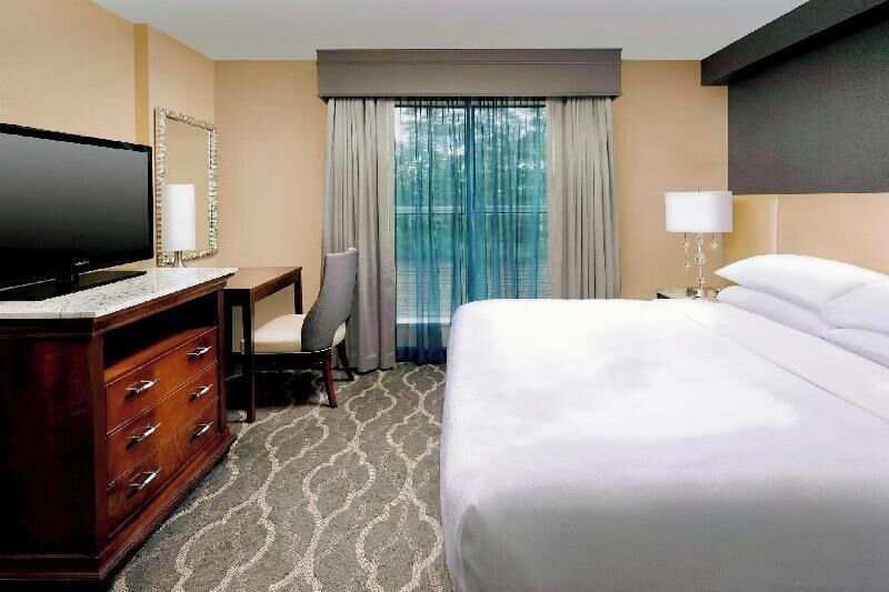 Premium bedding, in-room safe, individually furnished, desk