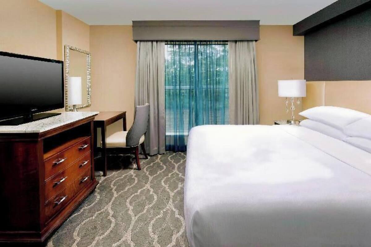 Premium bedding, in-room safe, individually furnished, desk