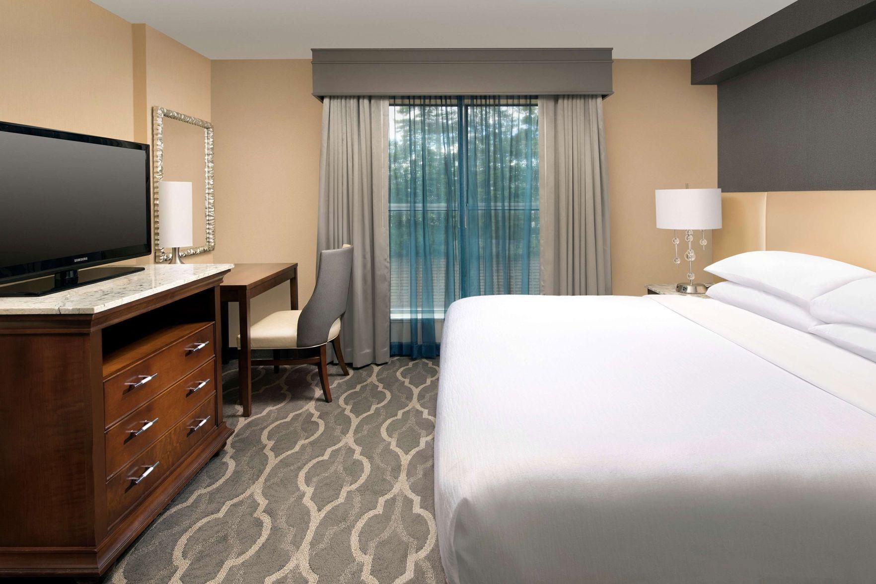 Premium bedding, in-room safe, individually furnished, desk