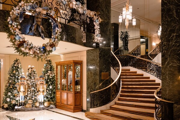 Staircase - Beverly Wilshire - Beverly Hills, A Four Seasons Hotel (Beverly Hills)