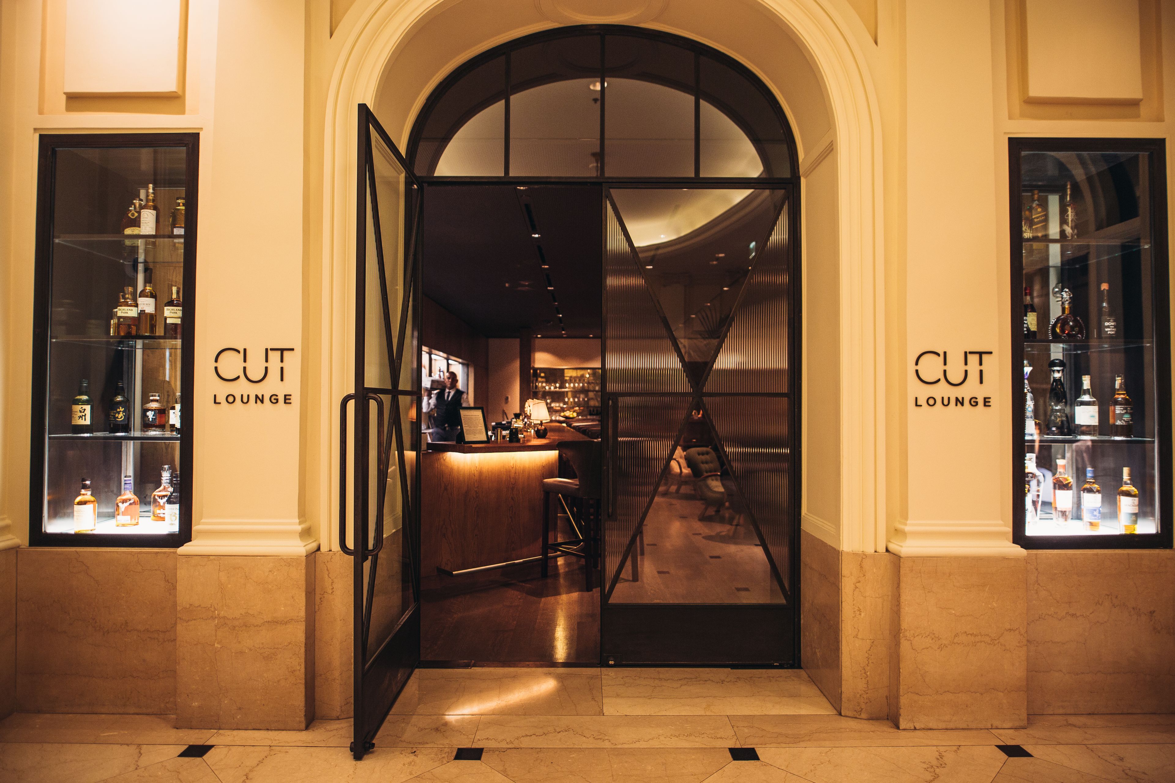 2 bars/lounges, poolside bar