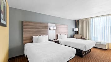 Habitación doble estándar, 2 camas matrimoniales, para no fumadores | Tabla de planchar con plancha, wifi gratis, ropa de cama y despertador