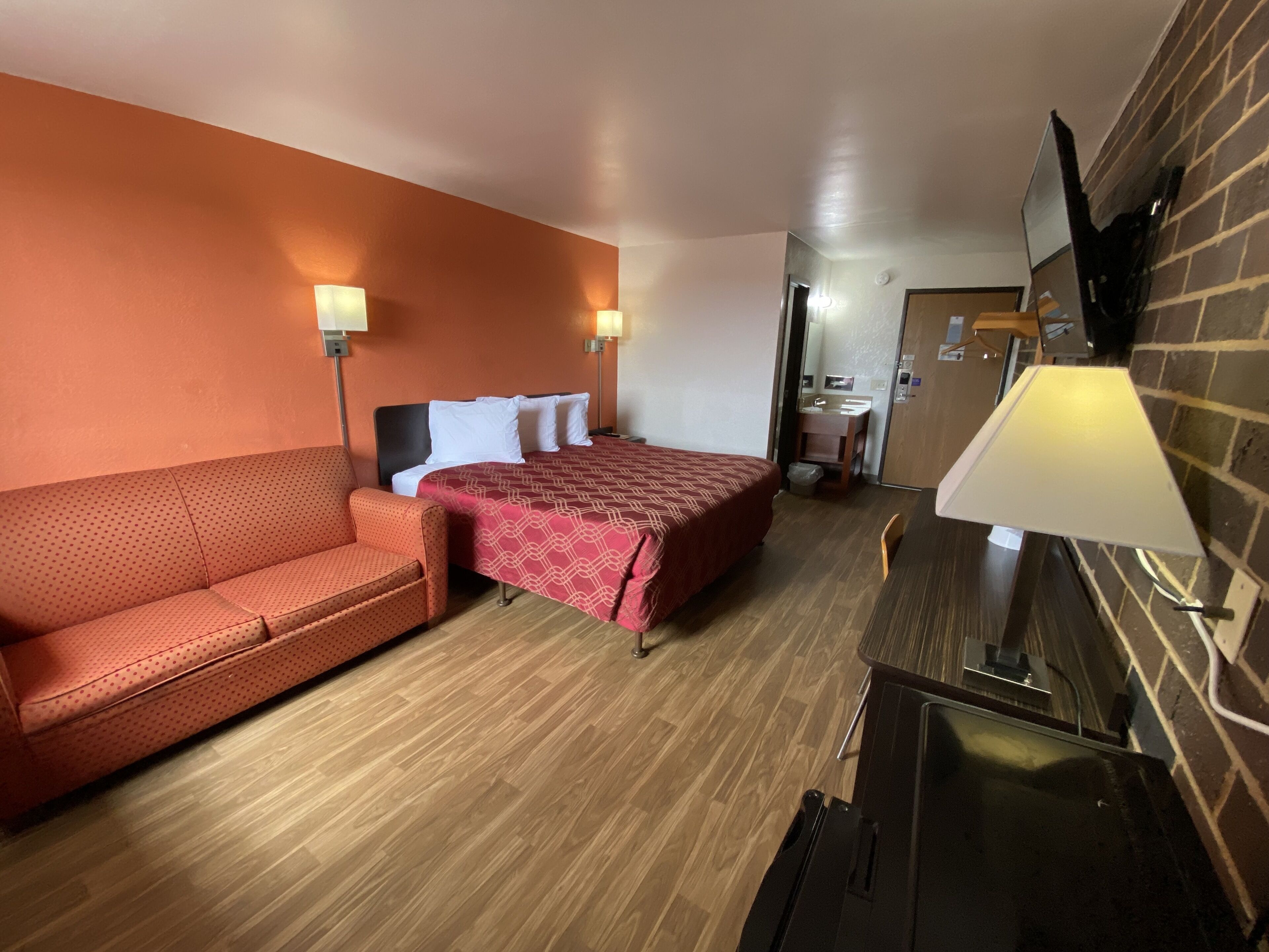 Premium eenpersoonskamer | Een bureau, gratis wifi, beddengoed