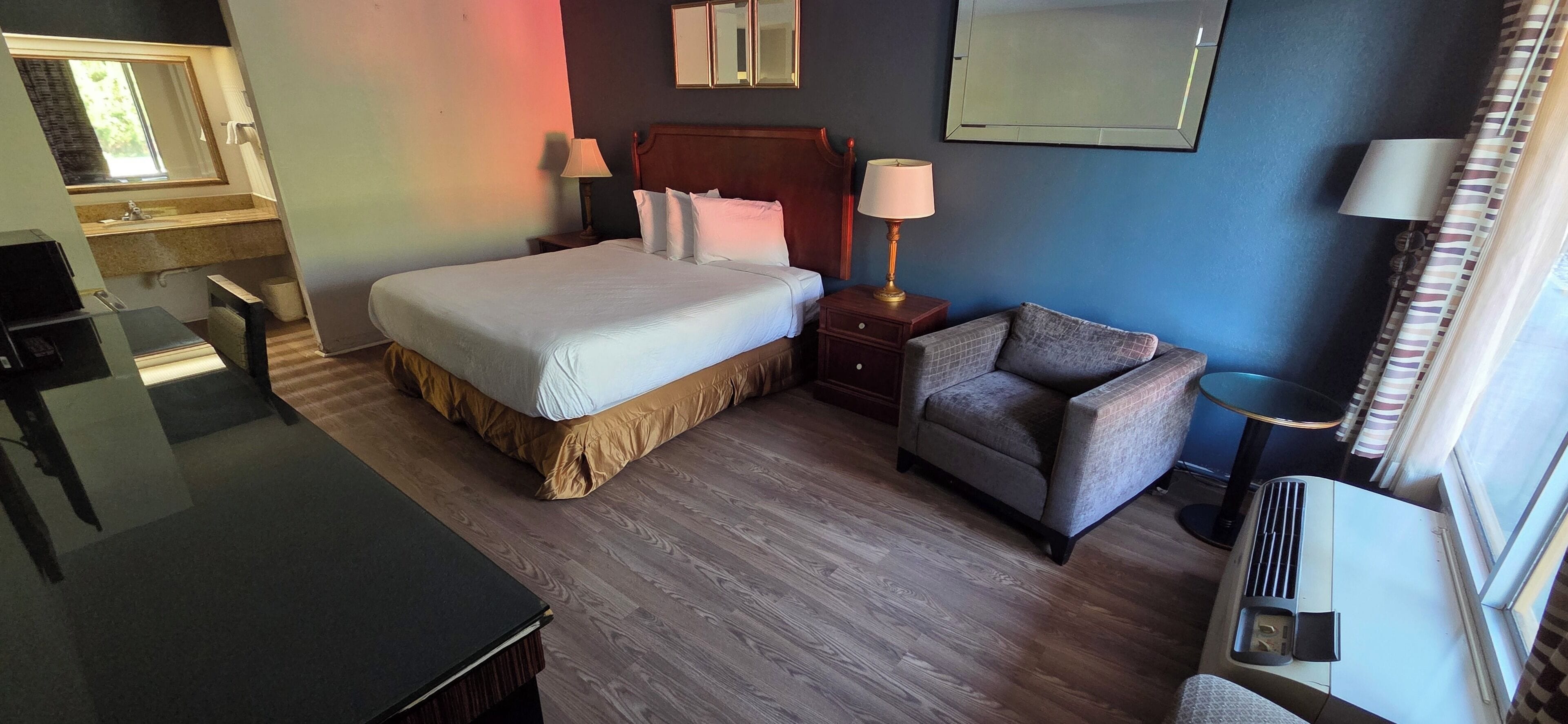 Kamer, 1 kingsize bed, niet-roken | Verduisterende gordijnen, een strijkplank/strijkijzer, gratis babybedden