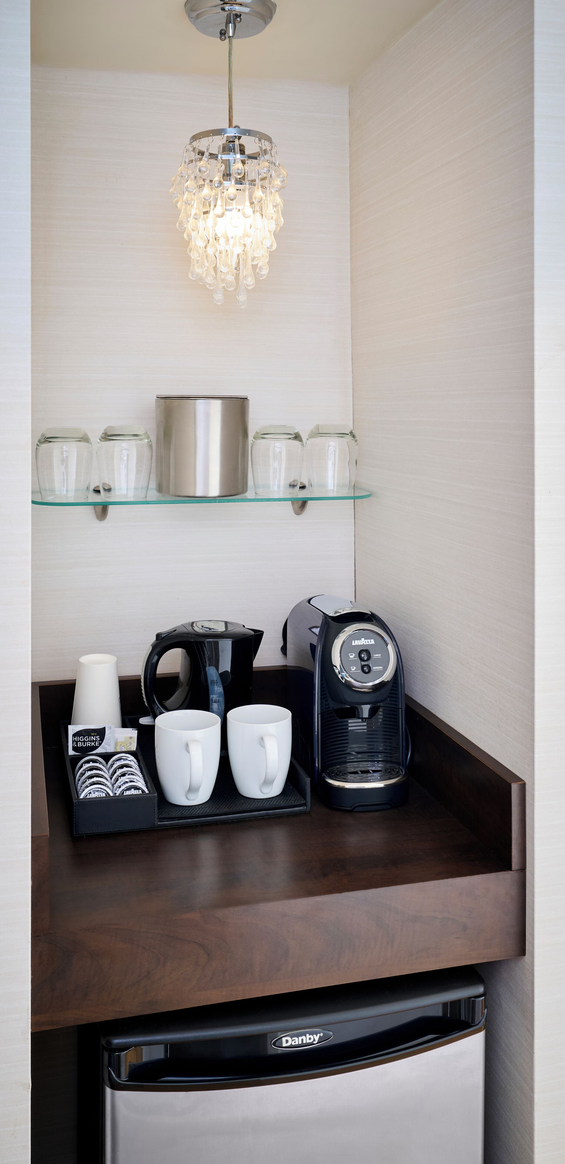 suite, 1 king bed, non smoking, harbour view | living area | 45-inch tv with cable channels, pay films