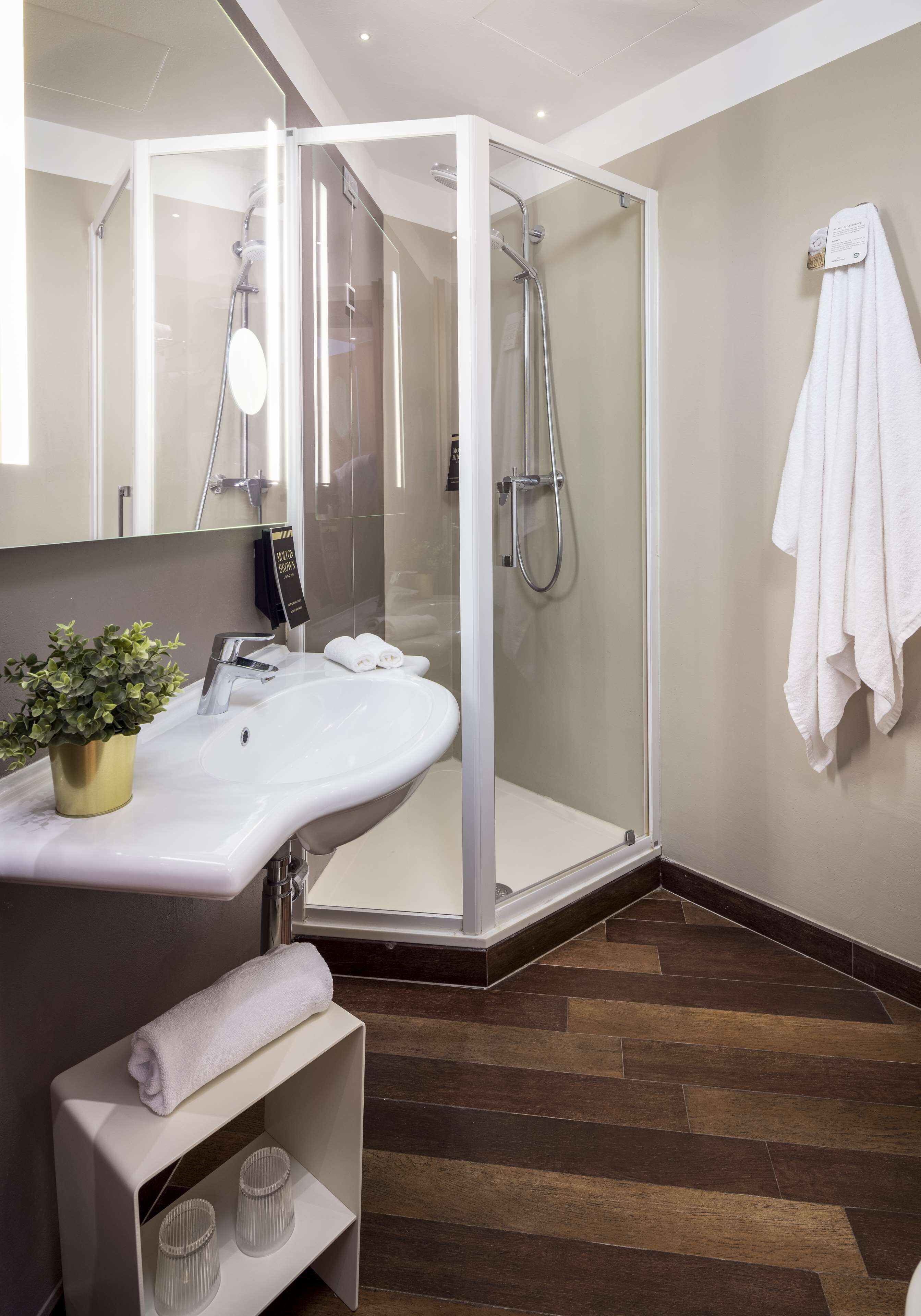 hydromassage showerhead, free toiletries, hair dryer, slippers