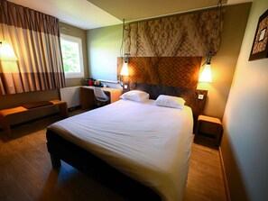 舒适客房, 1 张双人床 | 办公桌、遮  光窗帘、隔音、熨斗/熨板