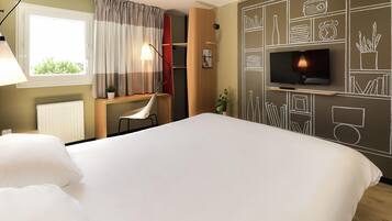 Kahden hengen standard-huone, 1 parisänky | Työpöytä, pimennysverhot, äänieristys, silitysrauta/-lauta