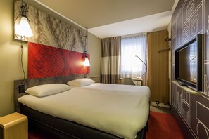 Standard Room, 2 Twin Beds | Desk, blackout drapes, soundproofing, iron/ironing board - ibis Beaune La Ferme Aux Vins (Beaune)