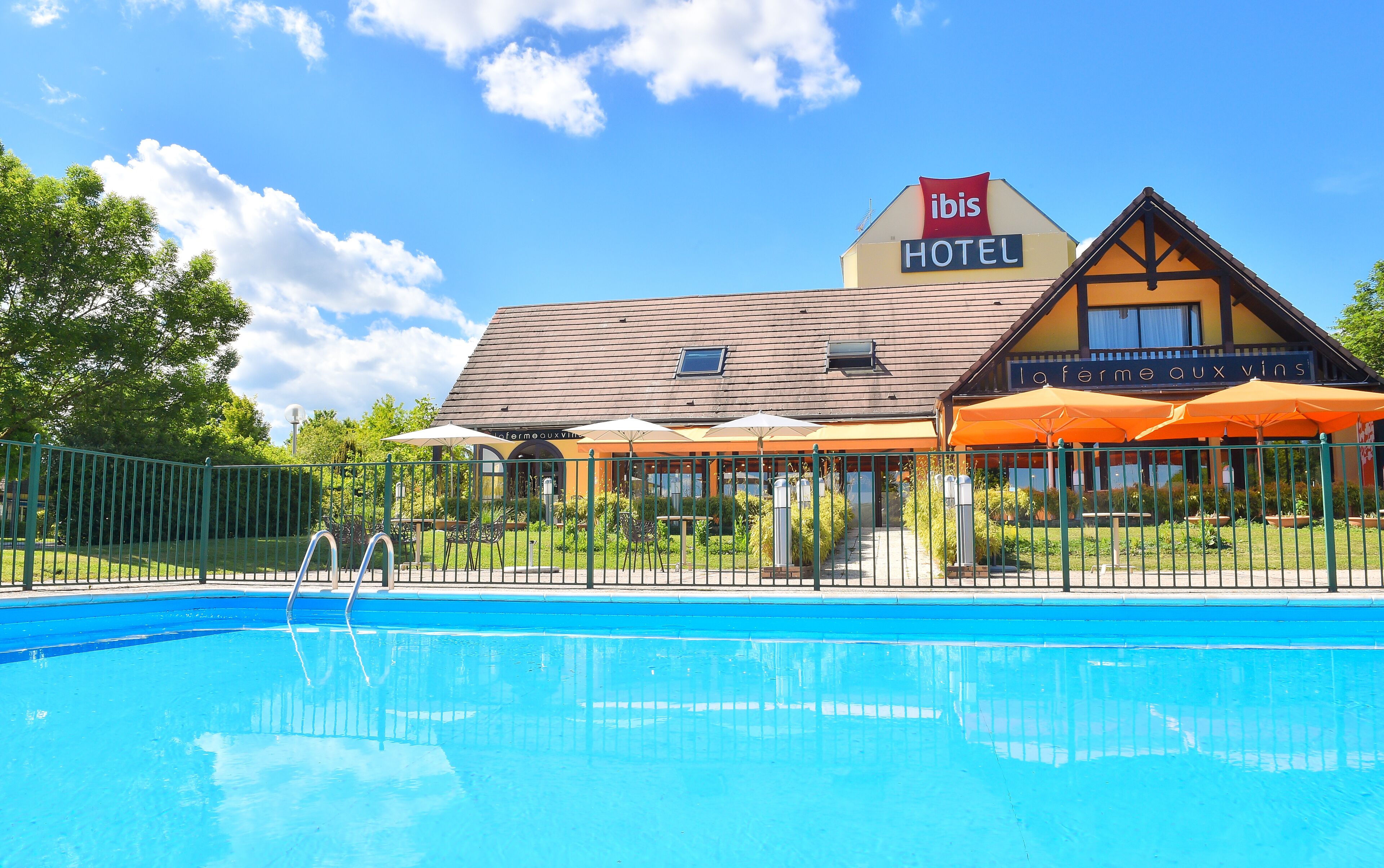 outdoor pool, pool loungers