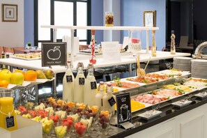 Tägliches Frühstücksbuffet gegen Gebühr