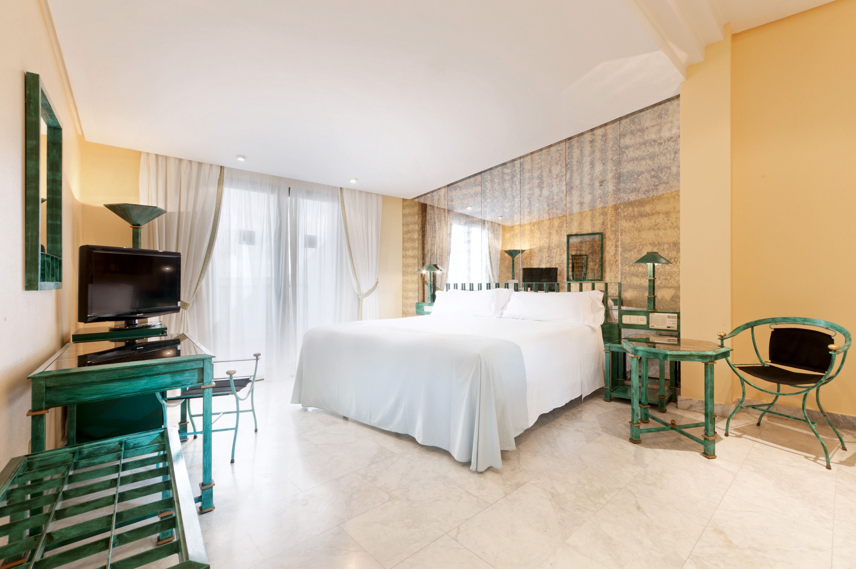 superior room | 1 bedroom, in-room safe, desk, iron/ironing board