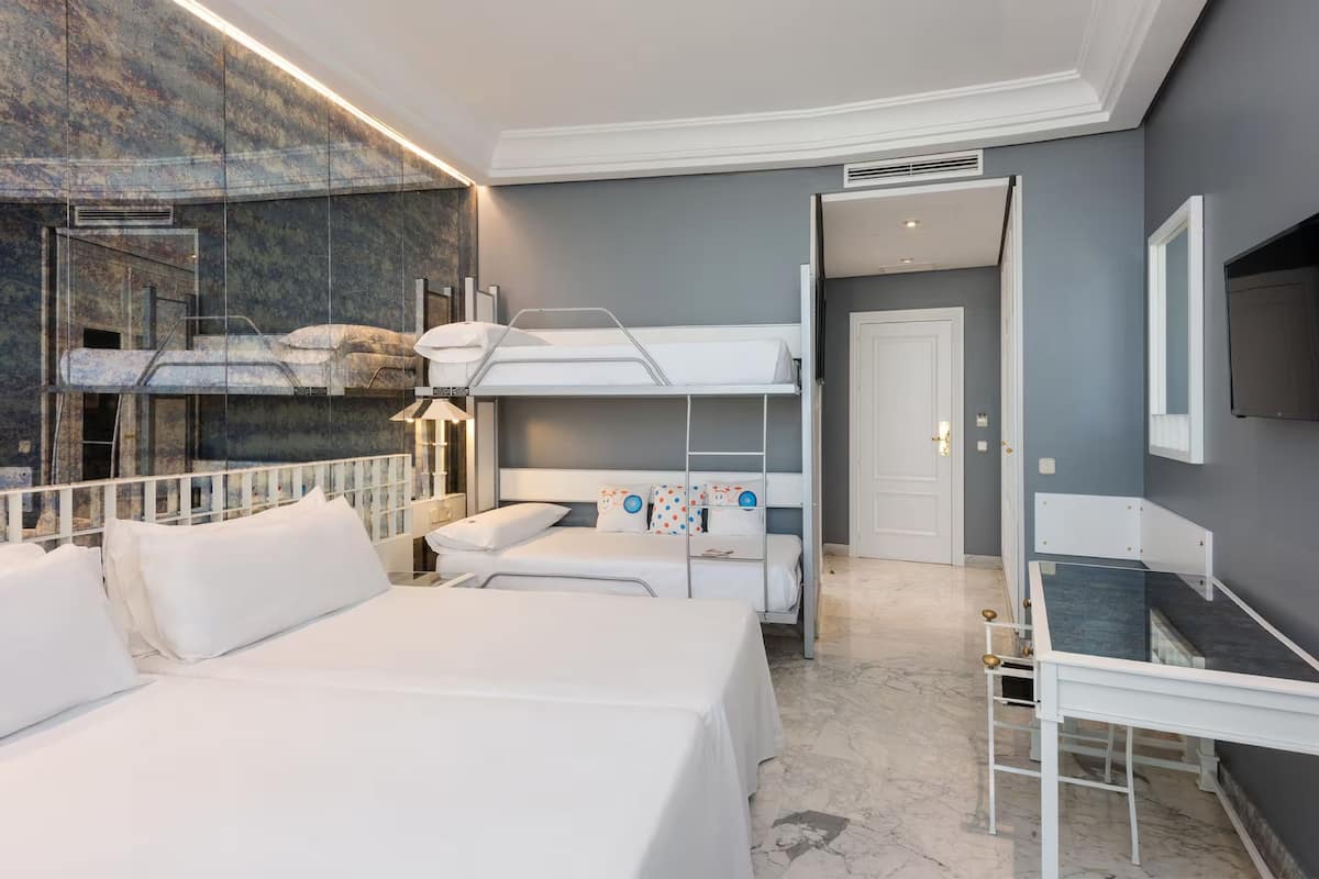 In-room safe, desk, iron/ironing board, free WiFi
